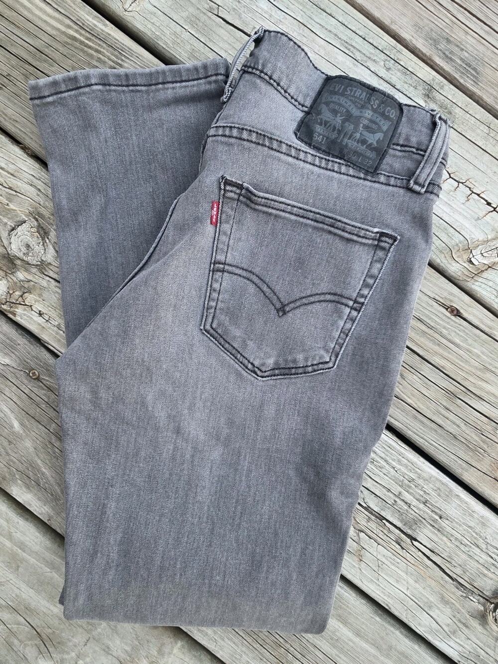 Levi's 541 Athetic Taper Fit Men's Jeans Size 30x32 Distressed Gray